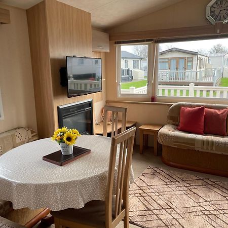 Cosy 3 Bedroom Caravan, South Cerney Dış mekan fotoğraf